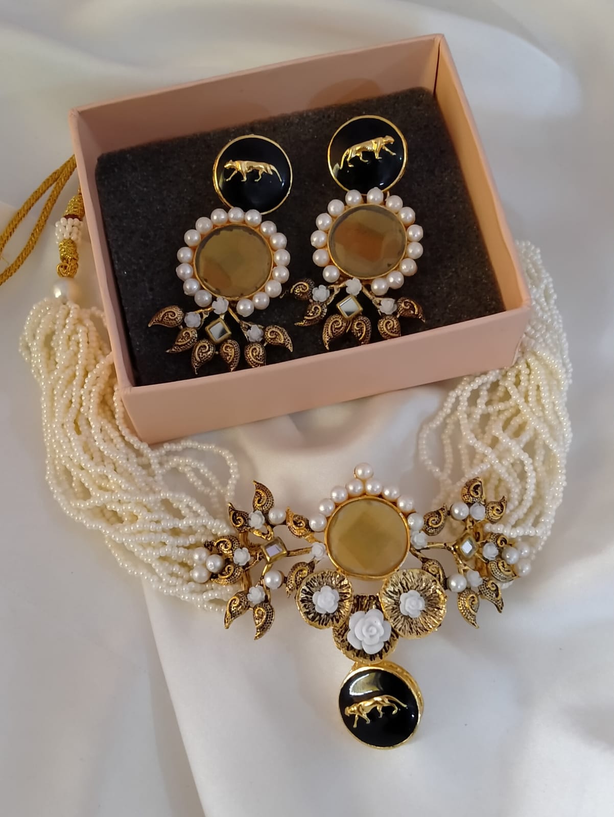 Designer collection  Handmade doubleted kut stones chokkar earring set