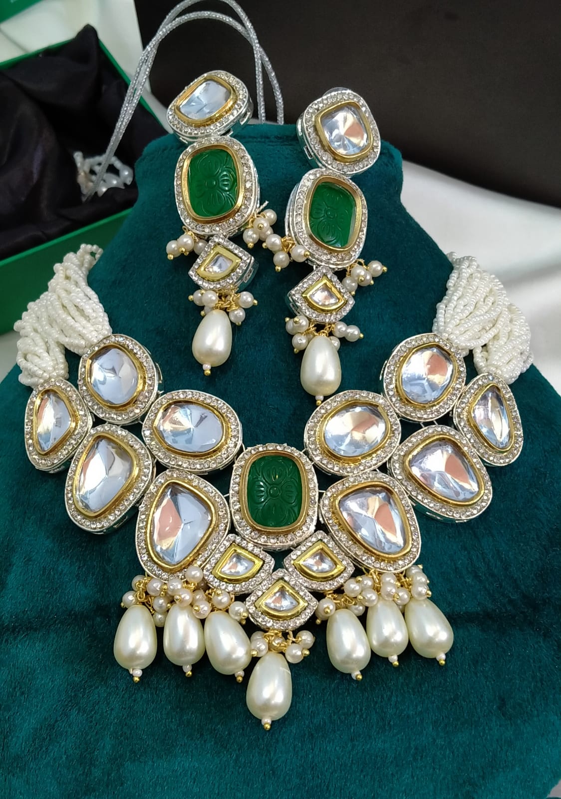 Designer collection Indian diamond cutt style with carving stone neckless set 💞